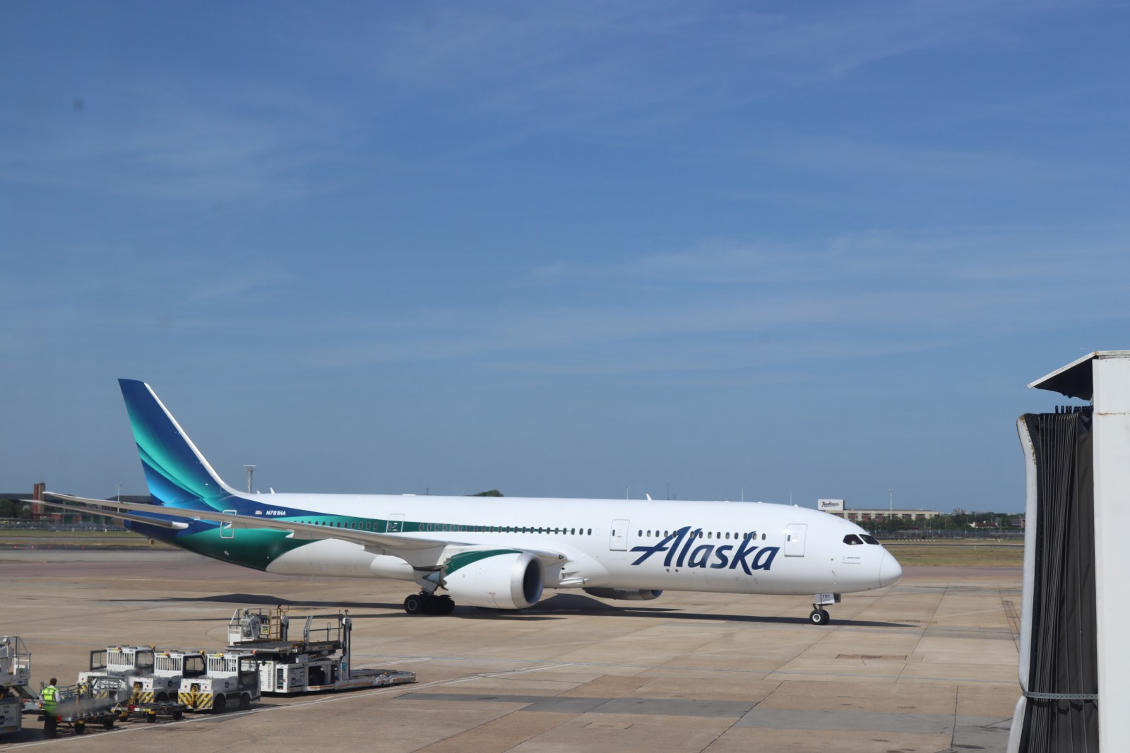 Ribbon cutting for Alaska Airlines' Seattle to London service