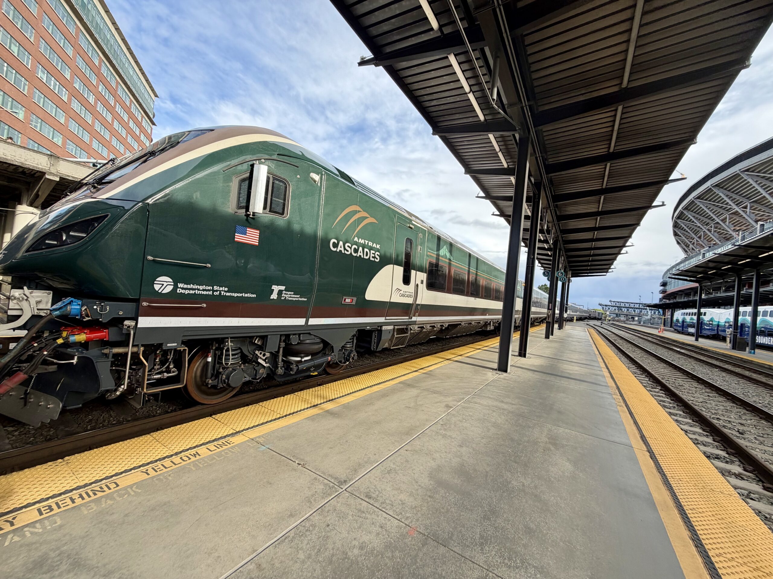 Amtrak Cascades Airo trainset platform-side view