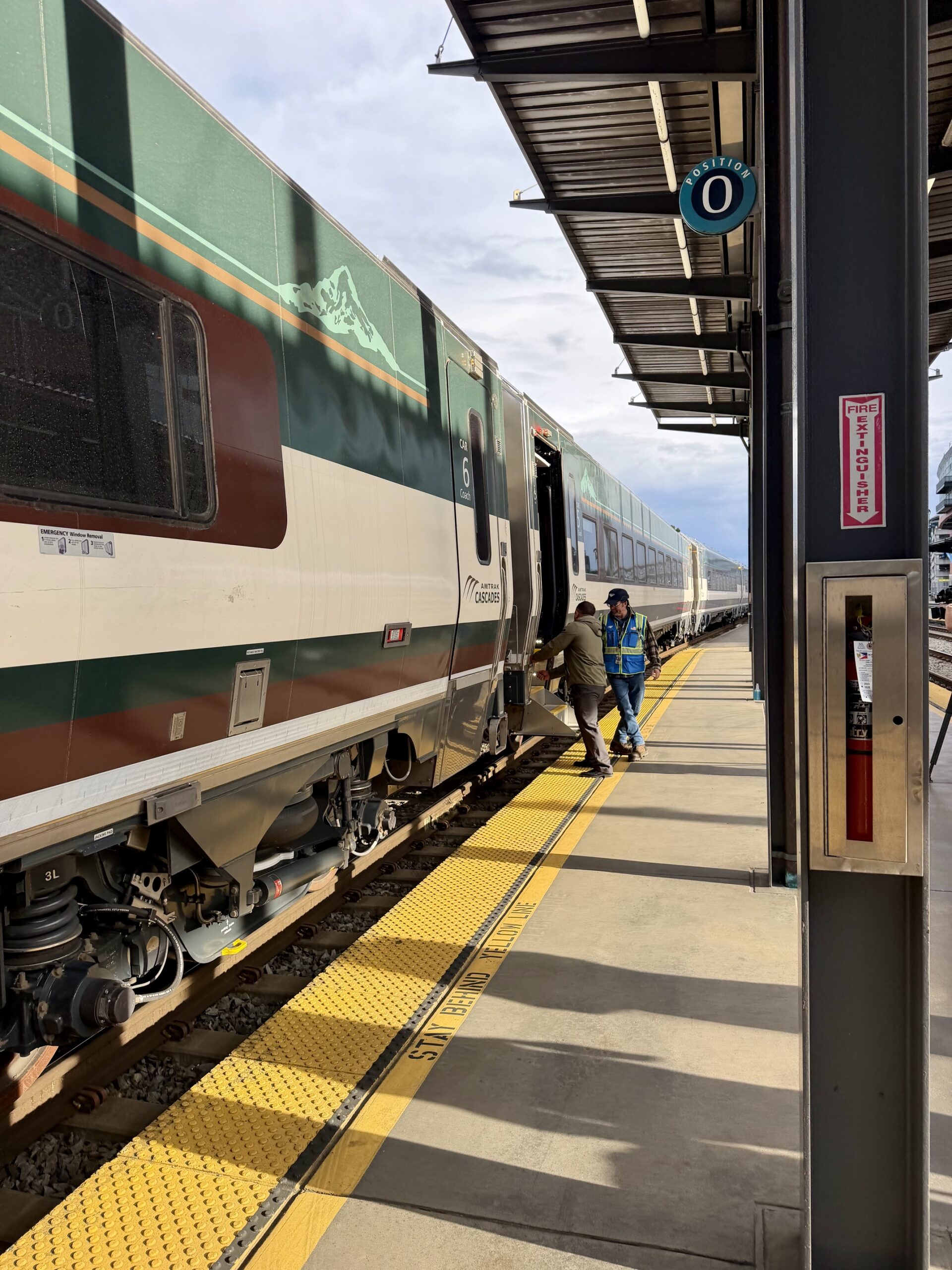 Amtrak Cascades Airo trainset arriving in Seattle